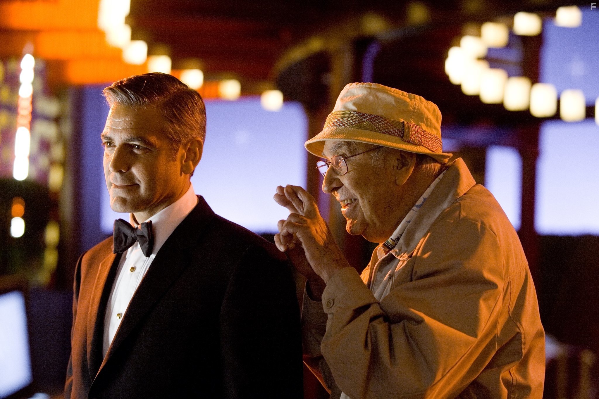 George Clooney and Carl Reiner in Тринадцать друзей Оушена (2007)