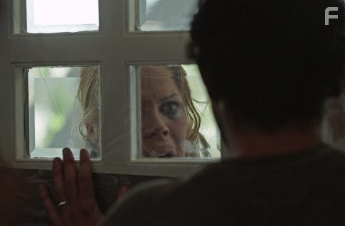 Mary McCormack in У твоего порога (2006)