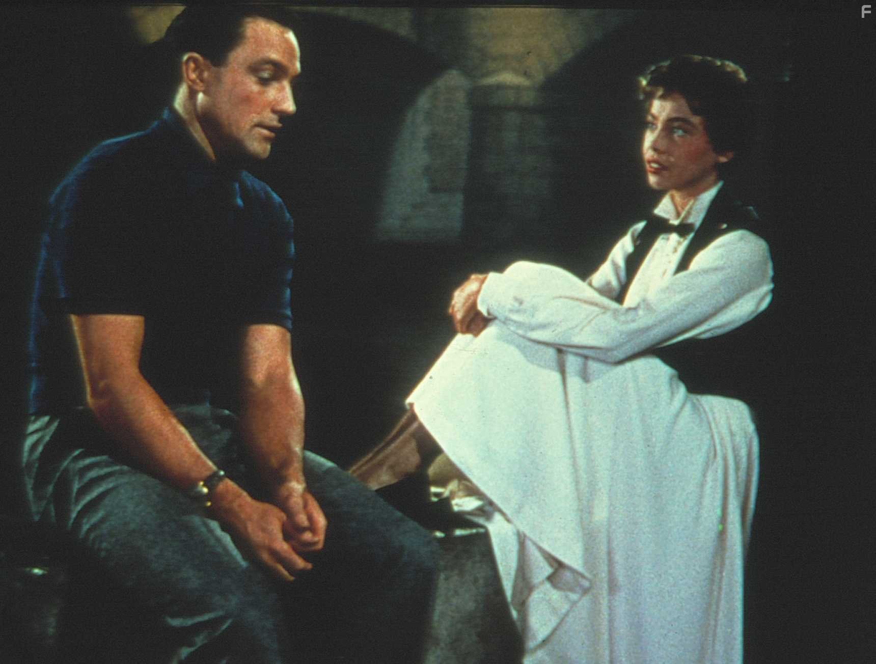 Gene Kelly and Leslie Caron in Американец в Париже (1951)