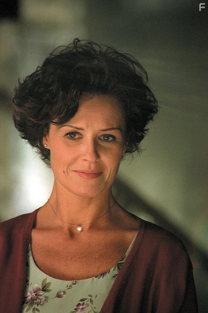 Kathryn Anderson in Тринадцать привидений (2001)