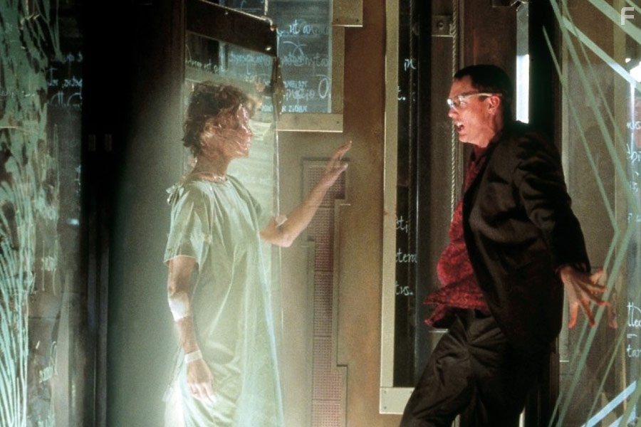 Matthew Lillard and Kathryn Anderson in Тринадцать привидений (2001)