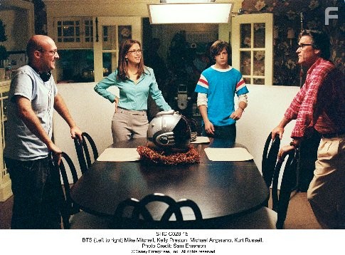 Kelly Preston, Kurt Russell, Michael Angarano, and Mike Mitchell in Высший пилотаж (2005)