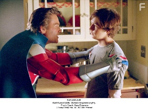 Kurt Russell and Michael Angarano in Высший пилотаж (2005)