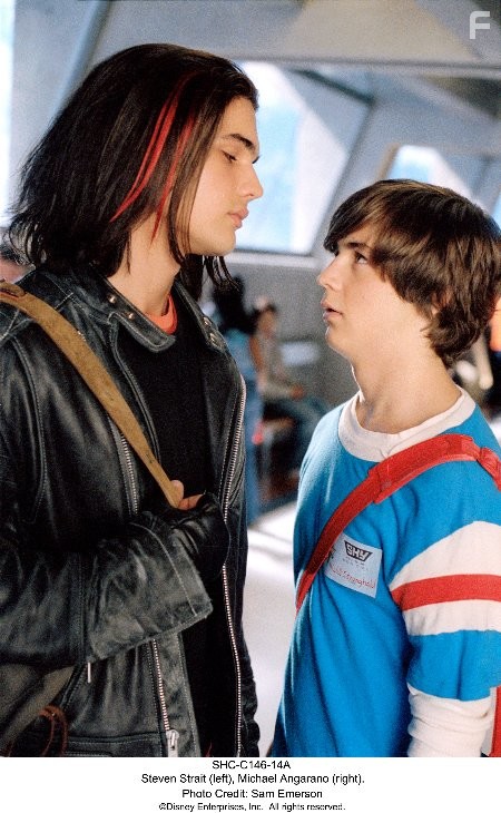 Michael Angarano and Steven Strait in Высший пилотаж (2005)