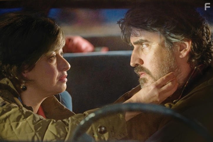 Alfred Molina and Elizabeth Pe?a in С праздниками ничто не сравнится (2008)