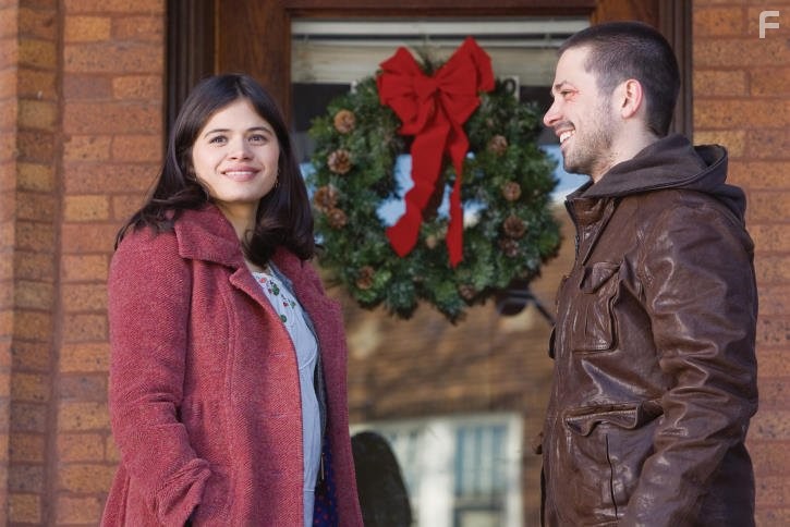 Freddy Rodr?guez and Melonie Diaz in С праздниками ничто не сравнится (2008)