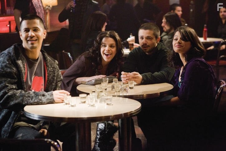 Freddy Rodr?guez and Jay Hernandez in С праздниками ничто не сравнится (2008)