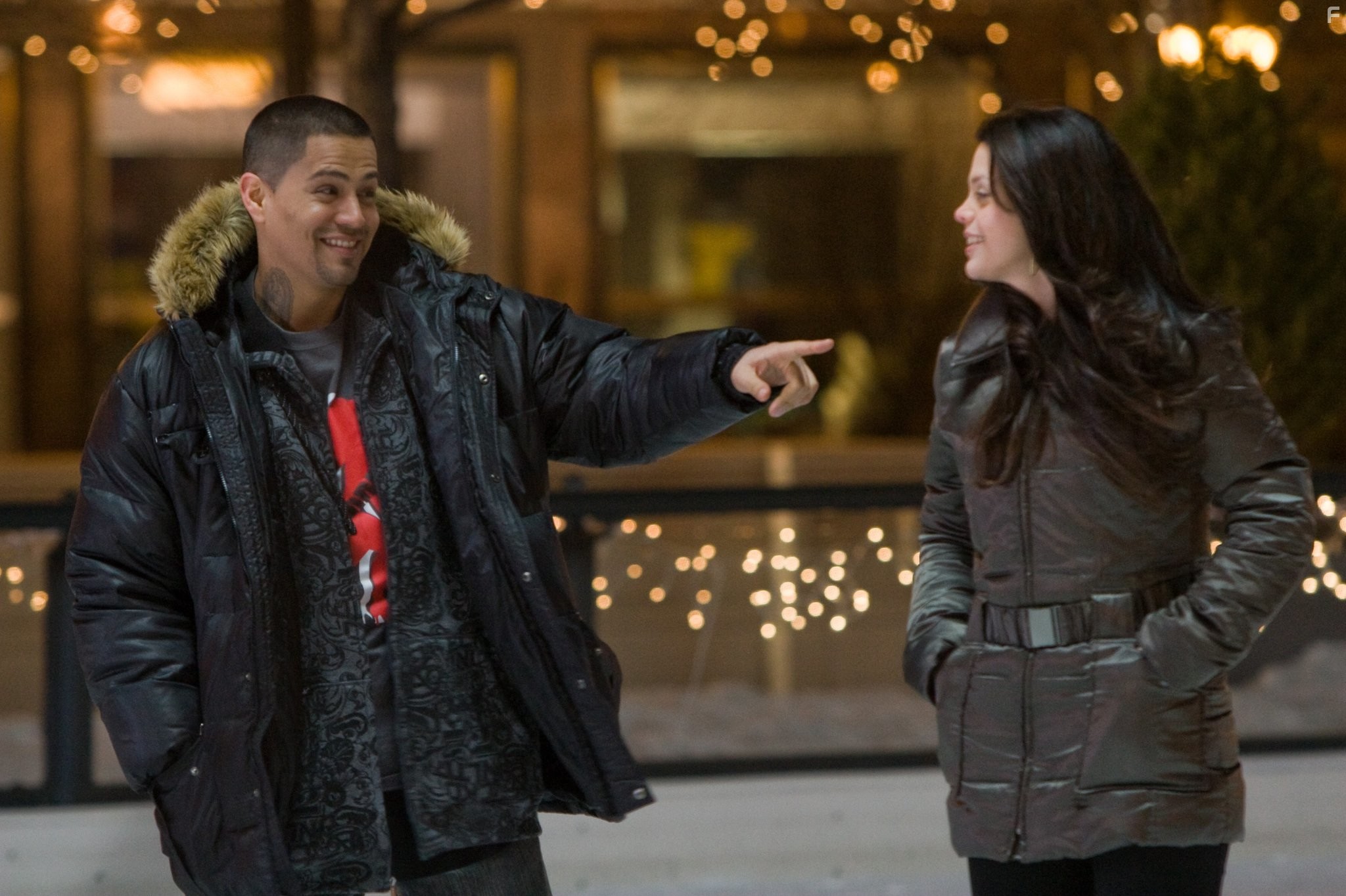 Melonie Diaz and Jay Hernandez in С праздниками ничто не сравнится (2008)