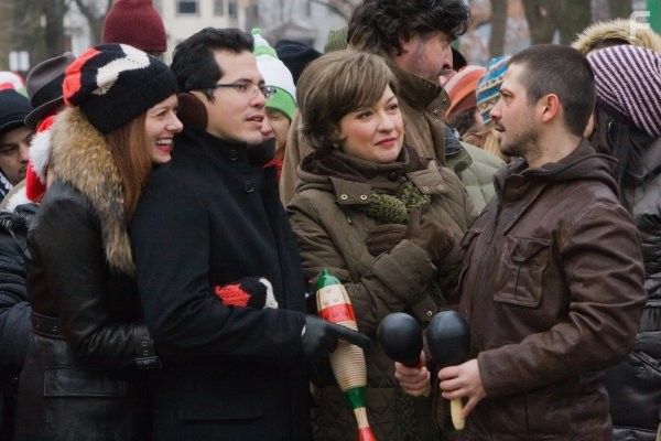 John Leguizamo, Elizabeth Pe?a, Debra Messing, and Freddy Rodr?guez in С праздниками ничто не сравнится (2008)