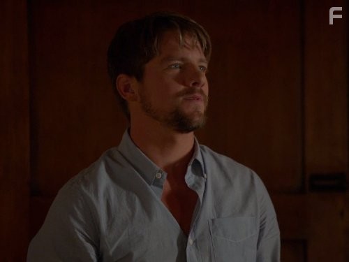 Zachary Knighton in Счастливый конец (2011)
