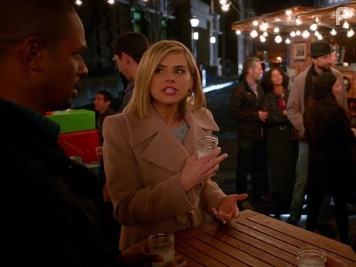 Damon Wayans Jr. and Eliza Coupe in Счастливый конец (2011)