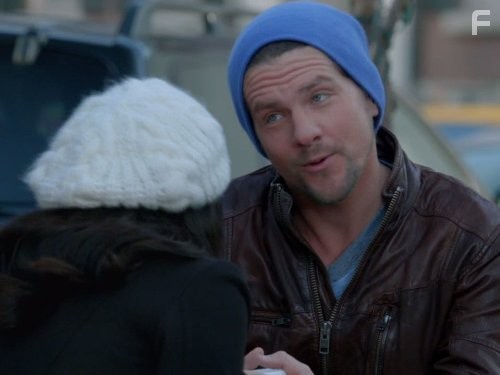 Zachary Knighton in Счастливый конец (2011)