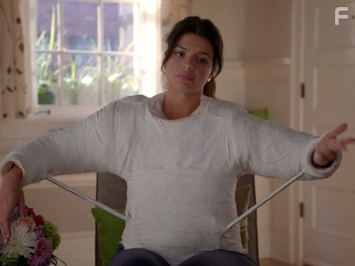 Casey Wilson in Счастливый конец (2011)