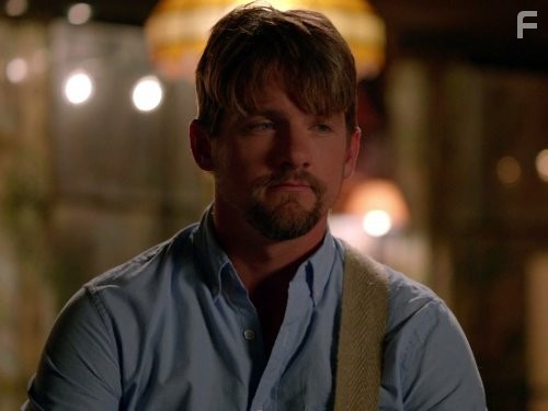 Zachary Knighton in Счастливый конец (2011)