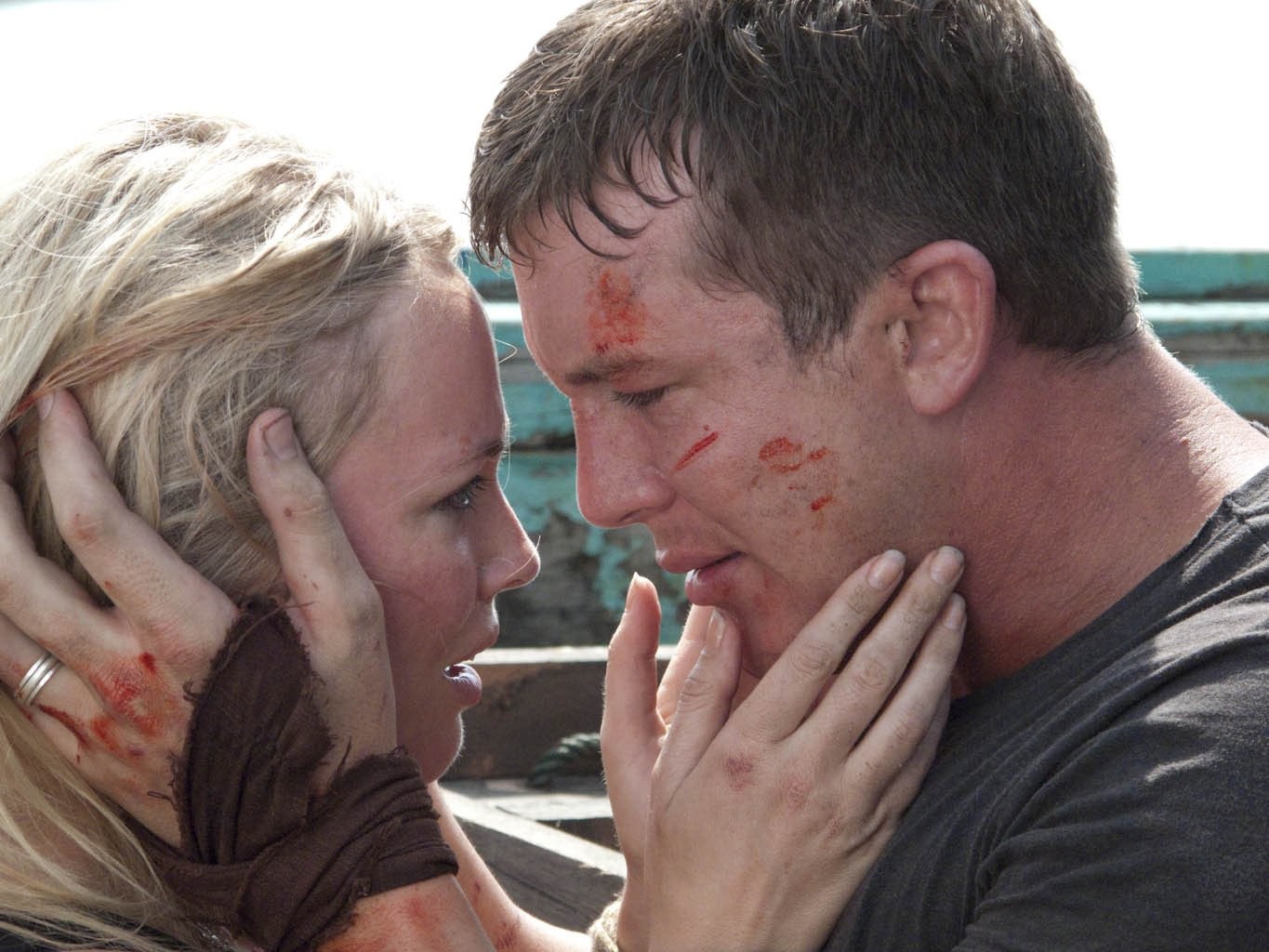 Lara Cox and Ted DiBiase Jr. in Морской пехотинец 2 (2009)