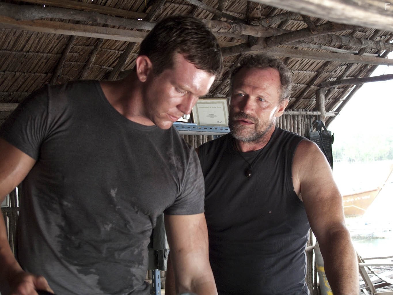 Michael Rooker and Ted DiBiase Jr. in Морской пехотинец 2 (2009)