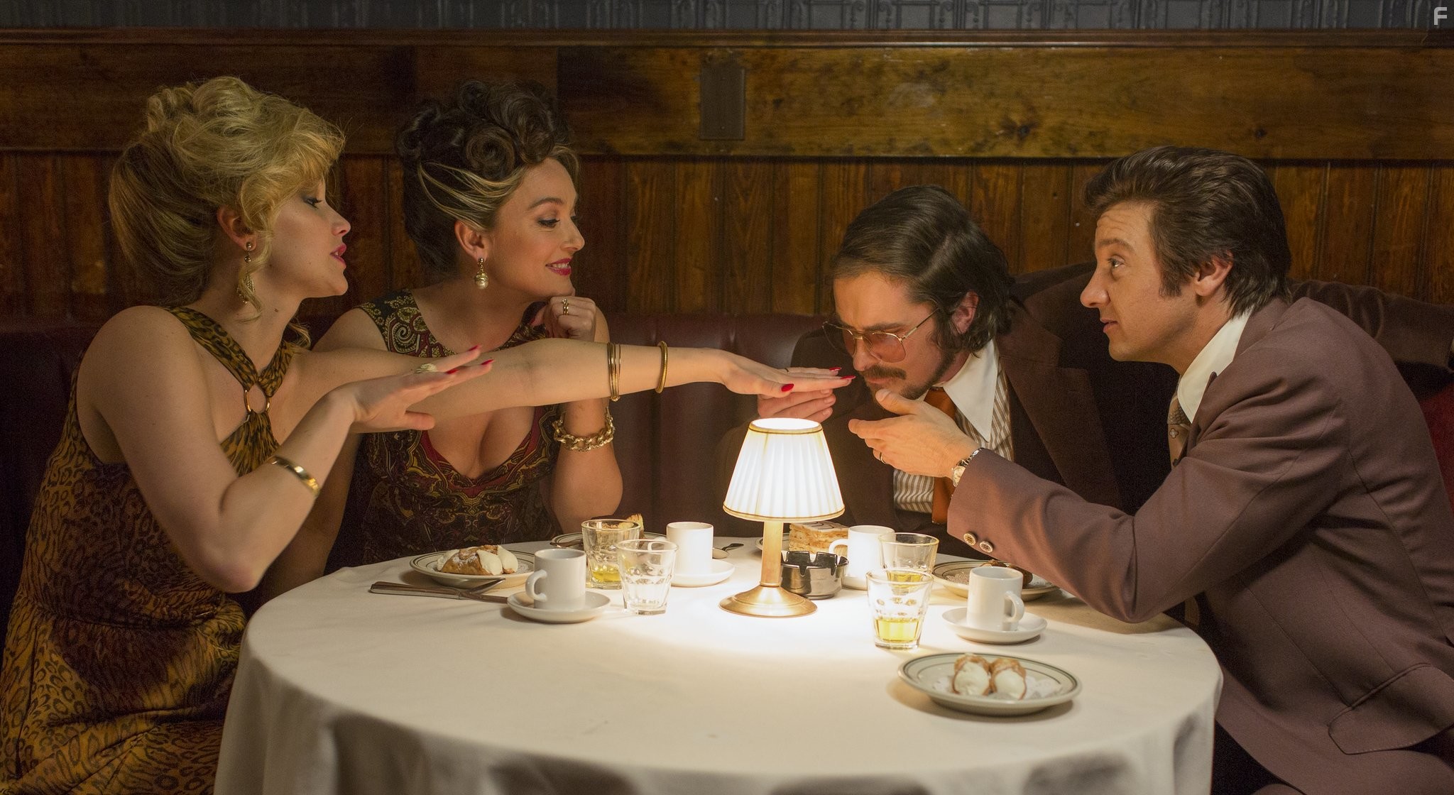 Christian Bale, Jeremy Renner, Elisabeth R?hm, and Jennifer Lawrence in Афера по-американски (2013)