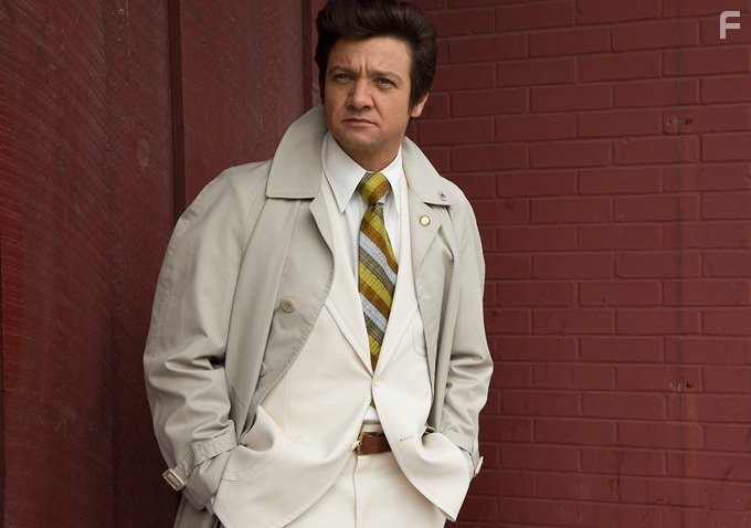 Jeremy Renner in Афера по-американски (2013)