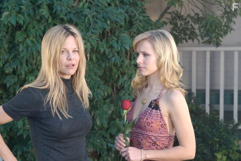 Meg Ryan and Kristen Bell in Это развод! (2009)