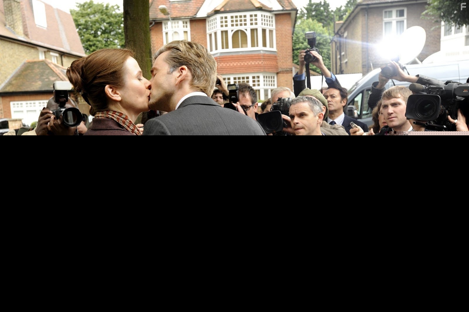 Emily Watson and David Tennant in The Politician's Husband (2013)