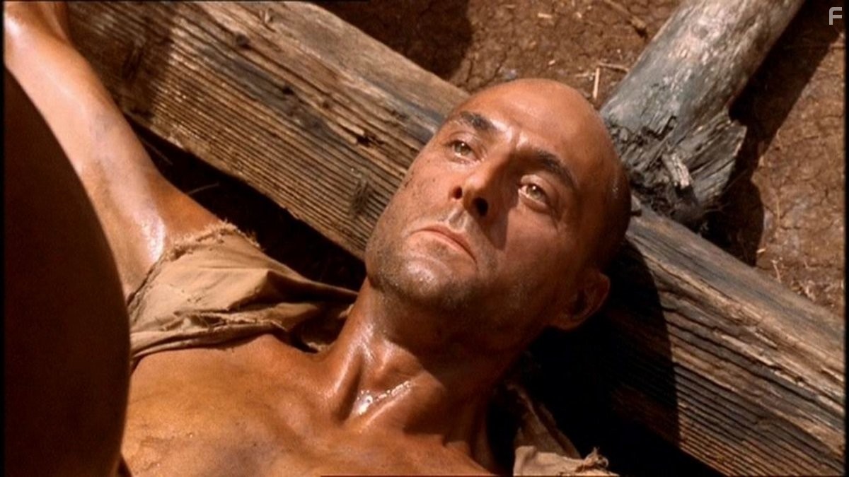 Mark Strong in Последняя война (2001)