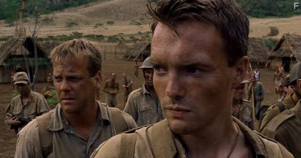 Kiefer Sutherland and Ciar?n McMenamin in Последняя война (2001)