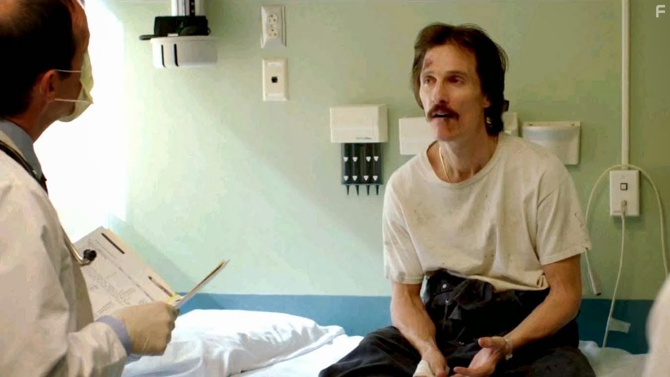 Matthew McConaughey and Denis O'Hare in Далласский клуб покупателей (2013)