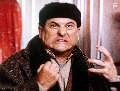 Joe Pesci in Один дома (1990)