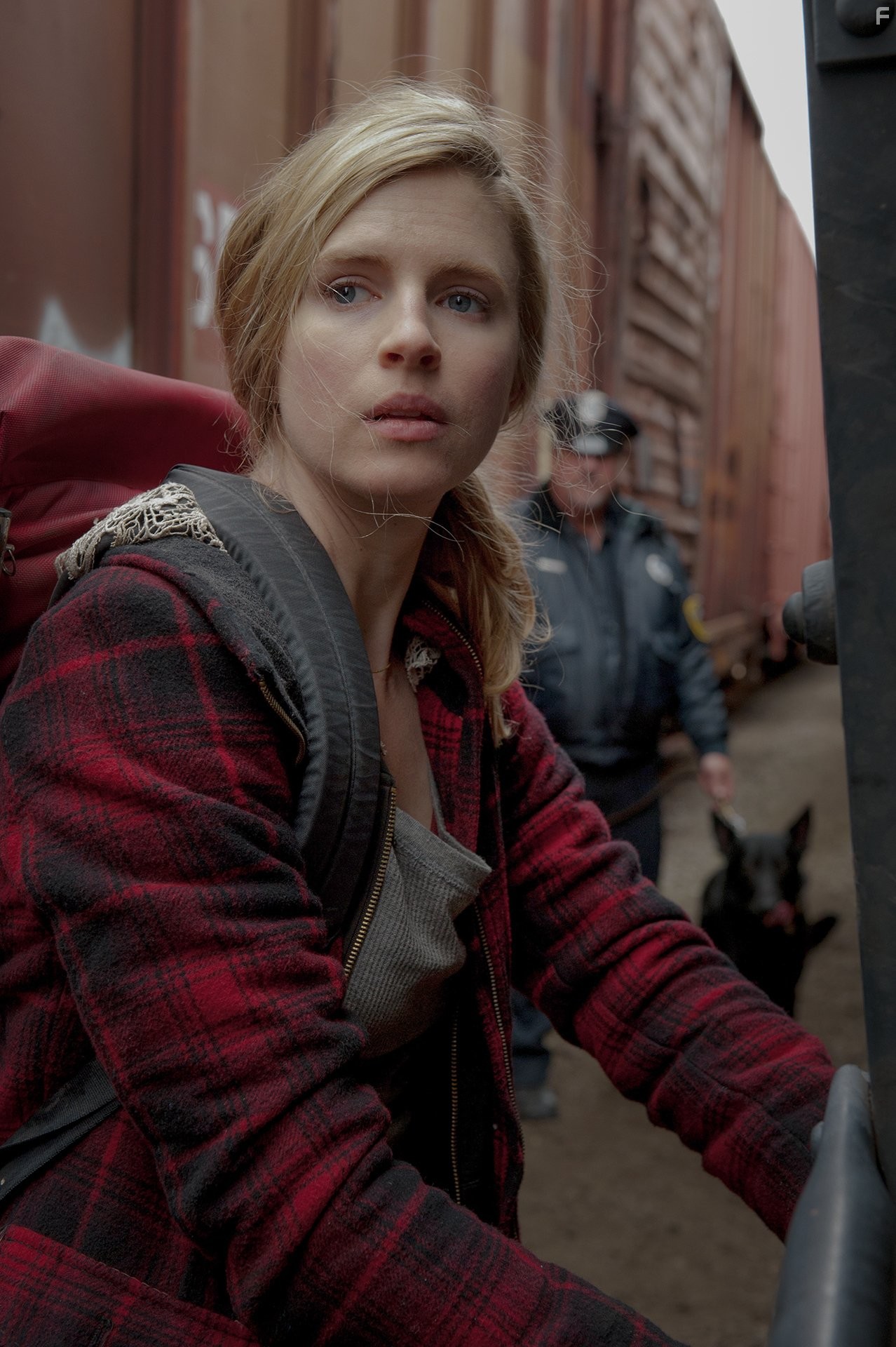 Brit Marling in Группировка 'Восток' (2013)