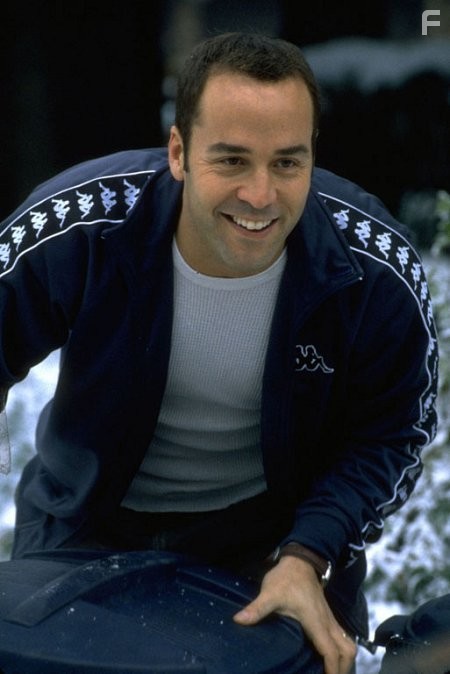 Jeremy Piven co-stars as Arnie