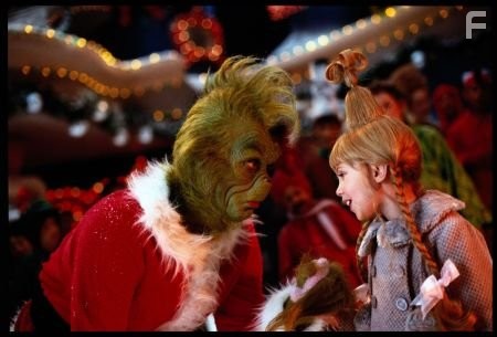 Jim Carrey and Taylor Momsen in Гринч - похититель Рождества (2000)