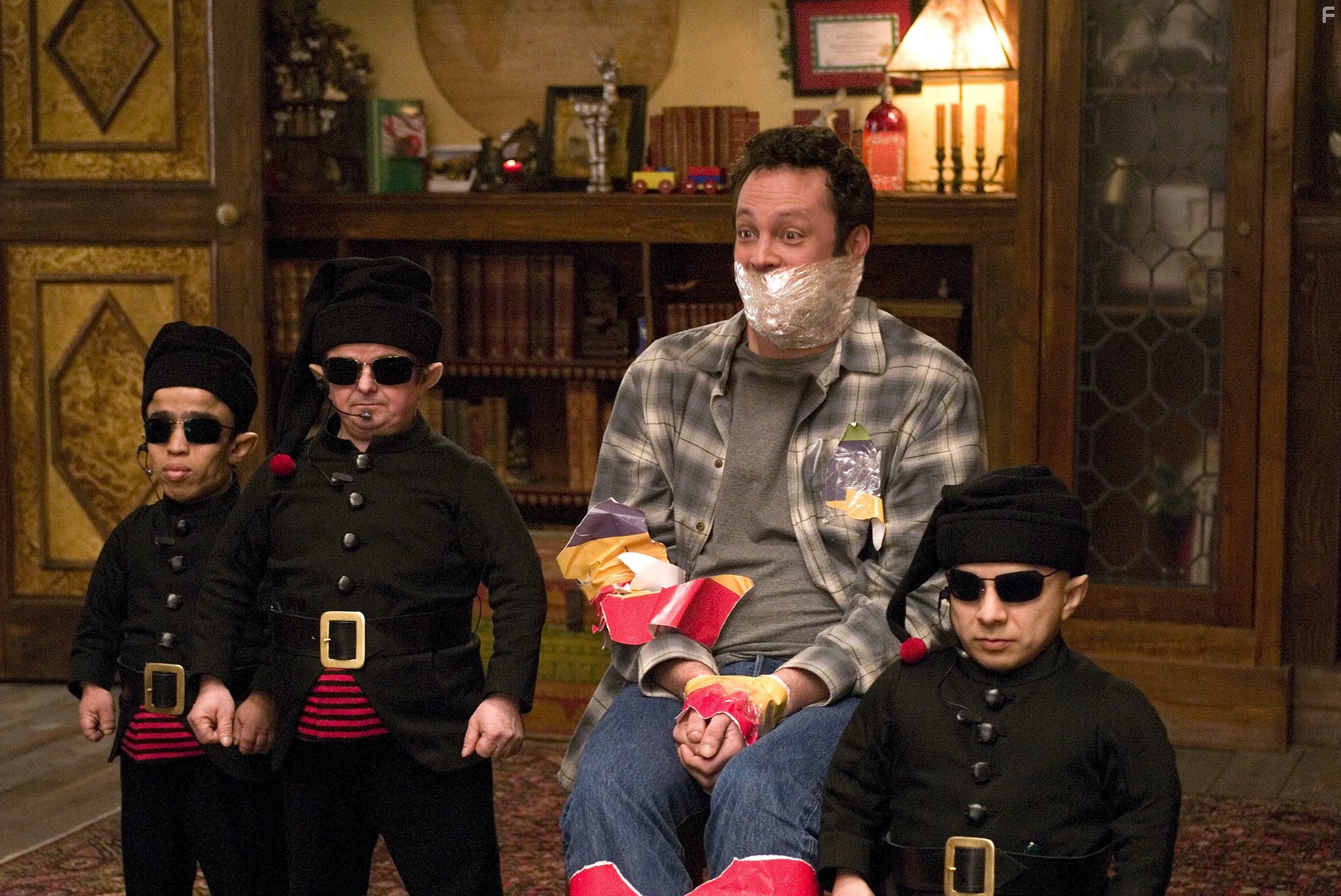 Vince Vaughn, Gabriel Pimentel, Hassan Chikhaoui, and Vitalie Babara in Фред Клаус, брат Санты (2007)