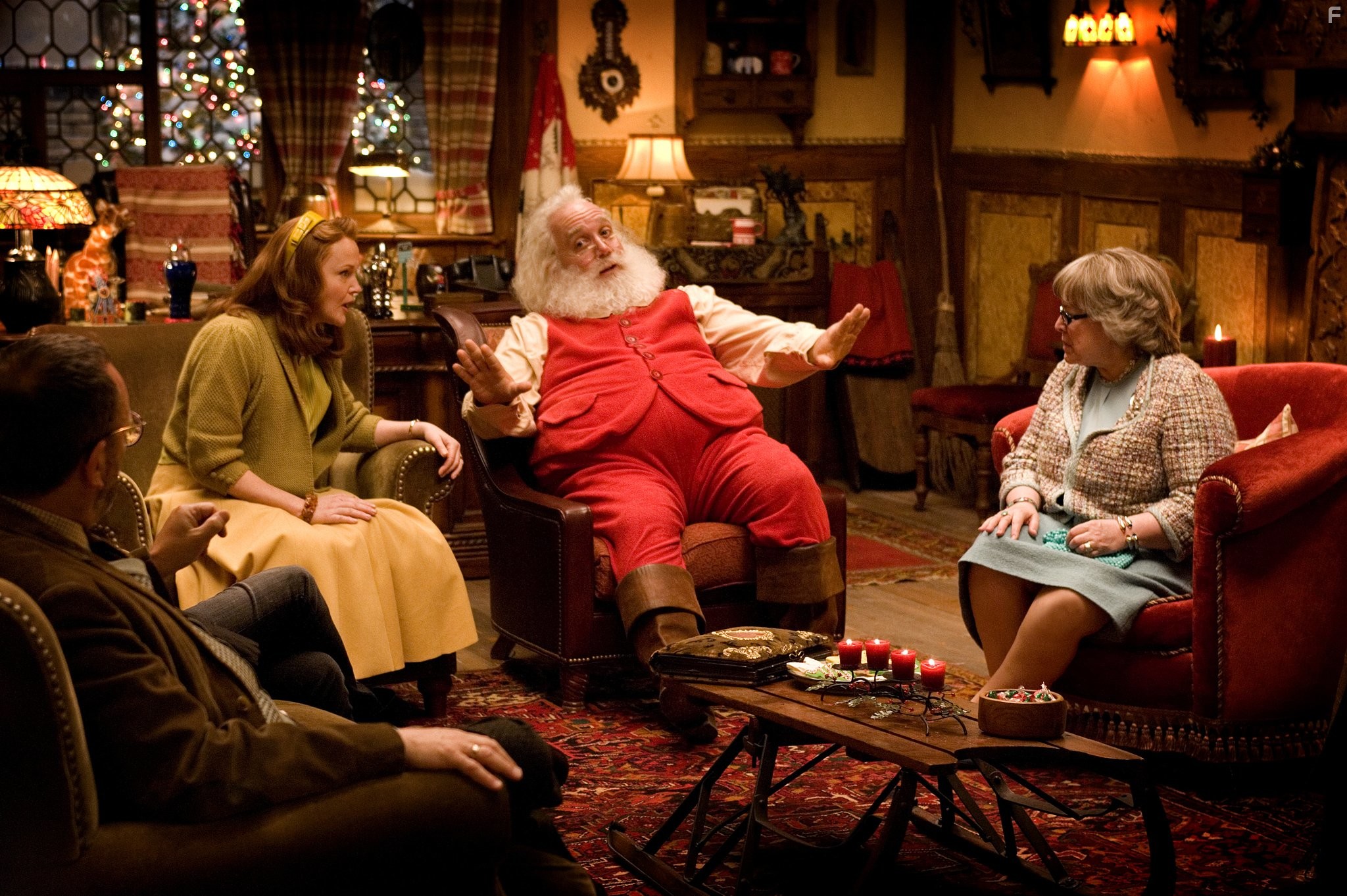 Kathy Bates, Miranda Richardson, Allan Corduner, and Paul Giamatti in Фред Клаус, брат Санты (2007)