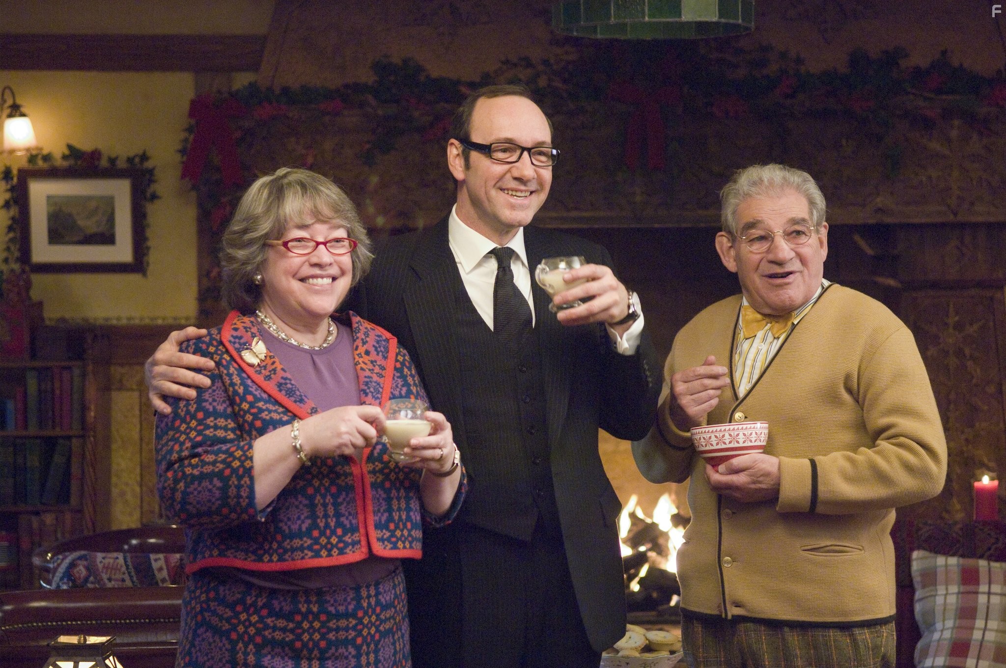 Kevin Spacey, Kathy Bates, and Trevor Peacock in Фред Клаус, брат Санты (2007)