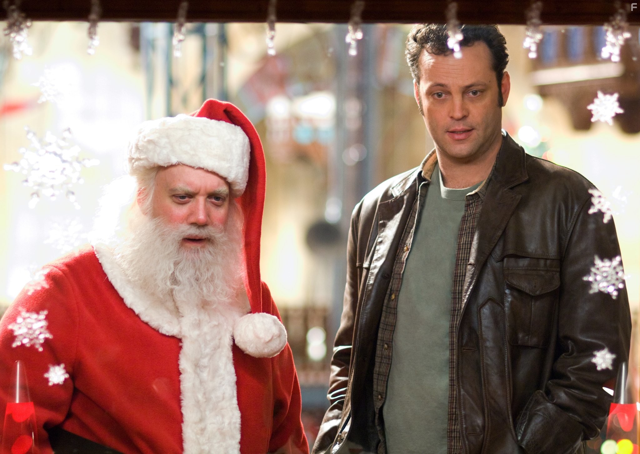 Vince Vaughn and Paul Giamatti in Фред Клаус, брат Санты (2007)