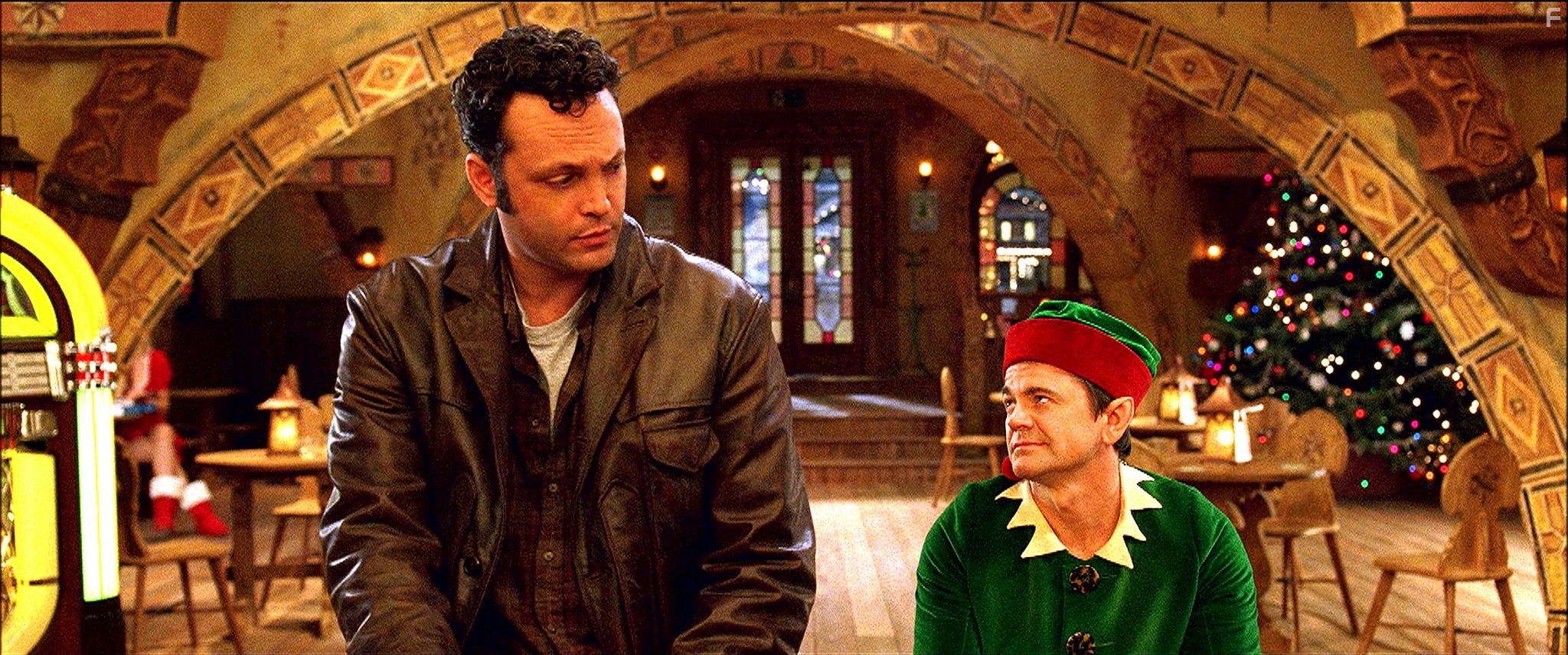 Vince Vaughn and John Michael Higgins in Фред Клаус, брат Санты (2007)