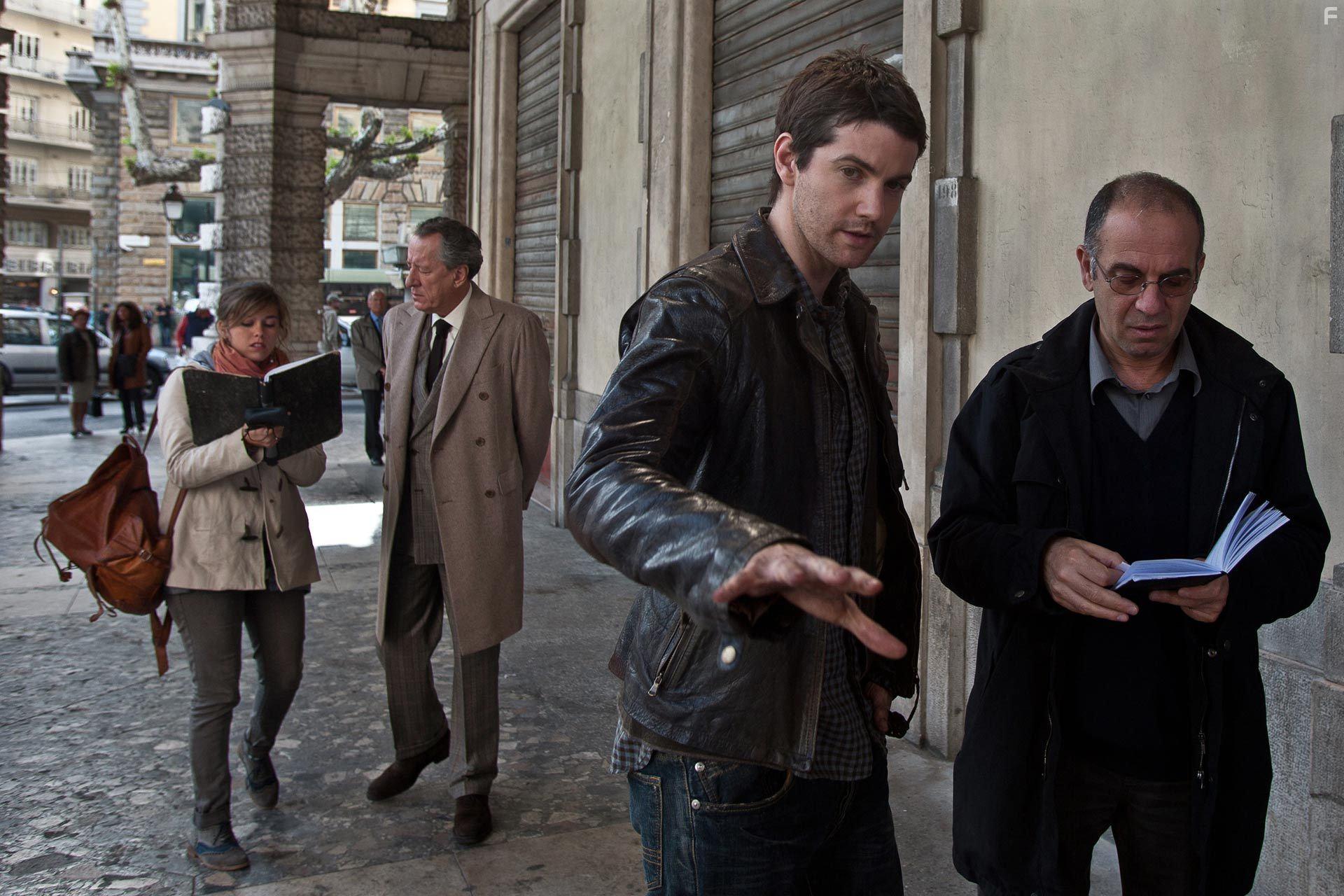 Geoffrey Rush, Jim Sturgess, and Giuseppe Tornatore in La migliore offerta (2013)