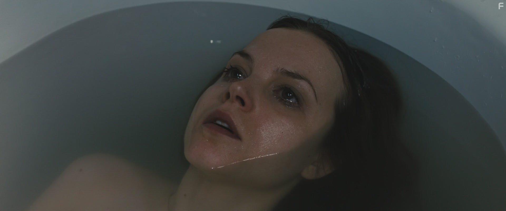 Sylvia Hoeks in La migliore offerta (2013)