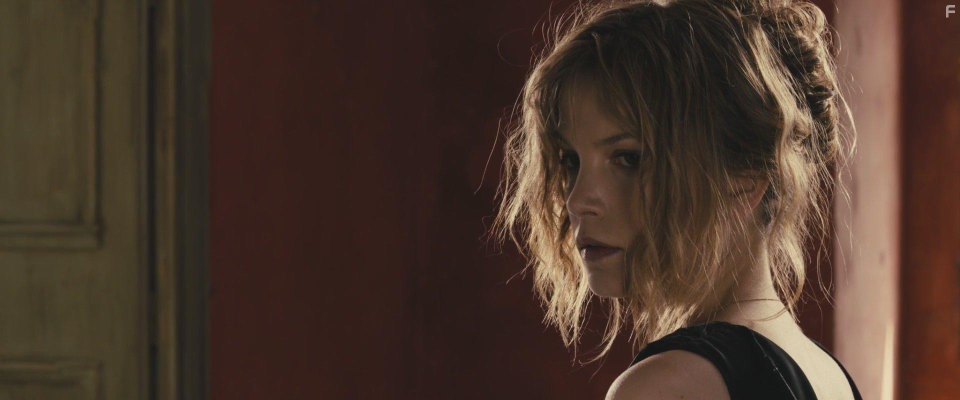 Sylvia Hoeks in La migliore offerta (2013)