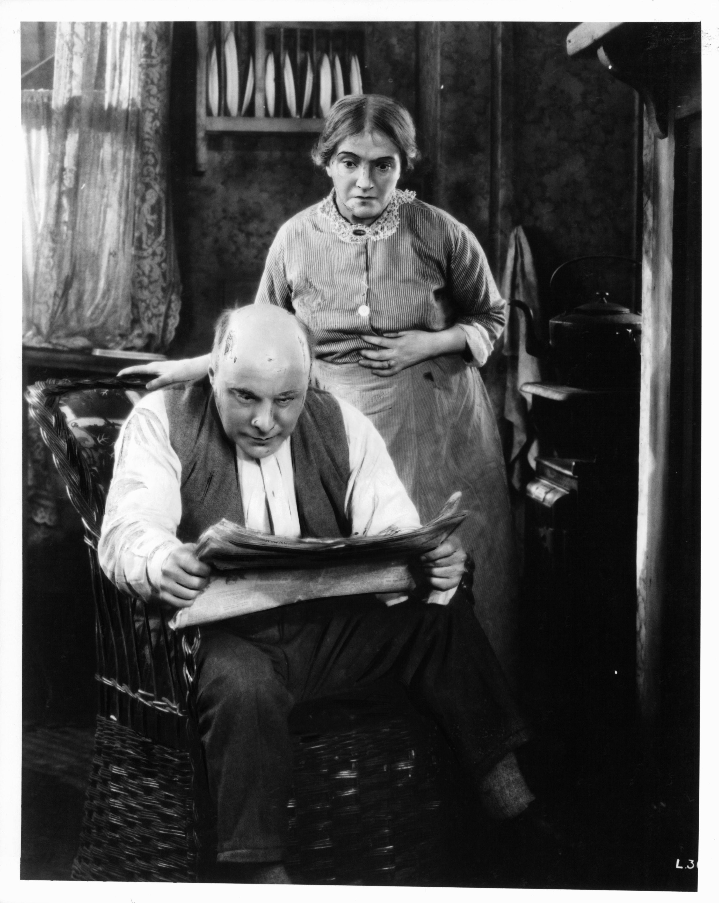 Marie Ault and Arthur Chesney in Жилец (1927)