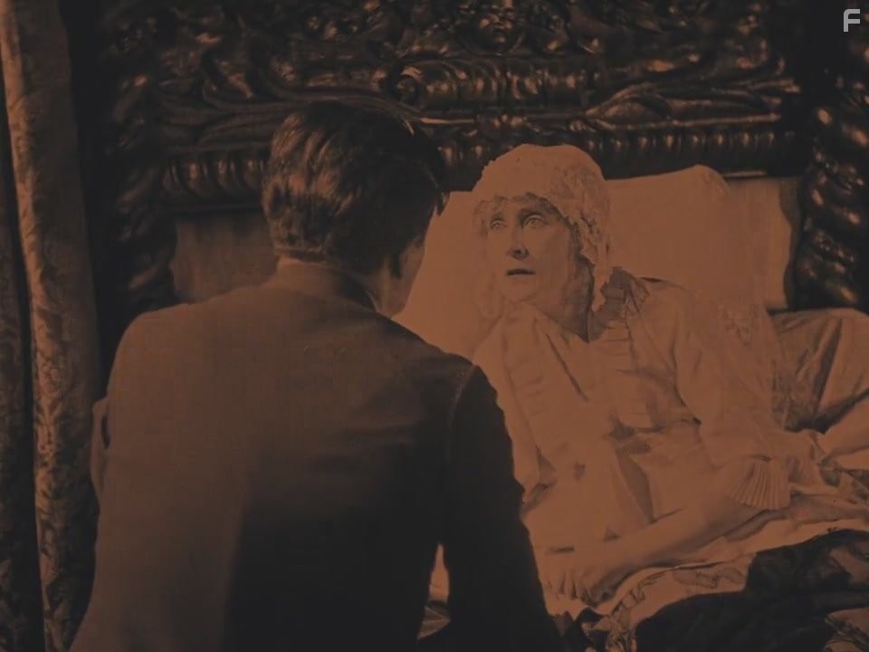 Marie Ault in Жилец (1927)