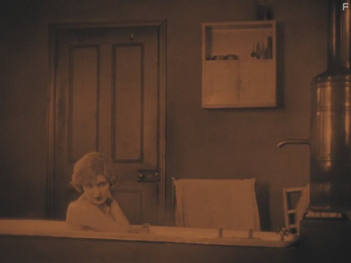 June in Жилец (1927)