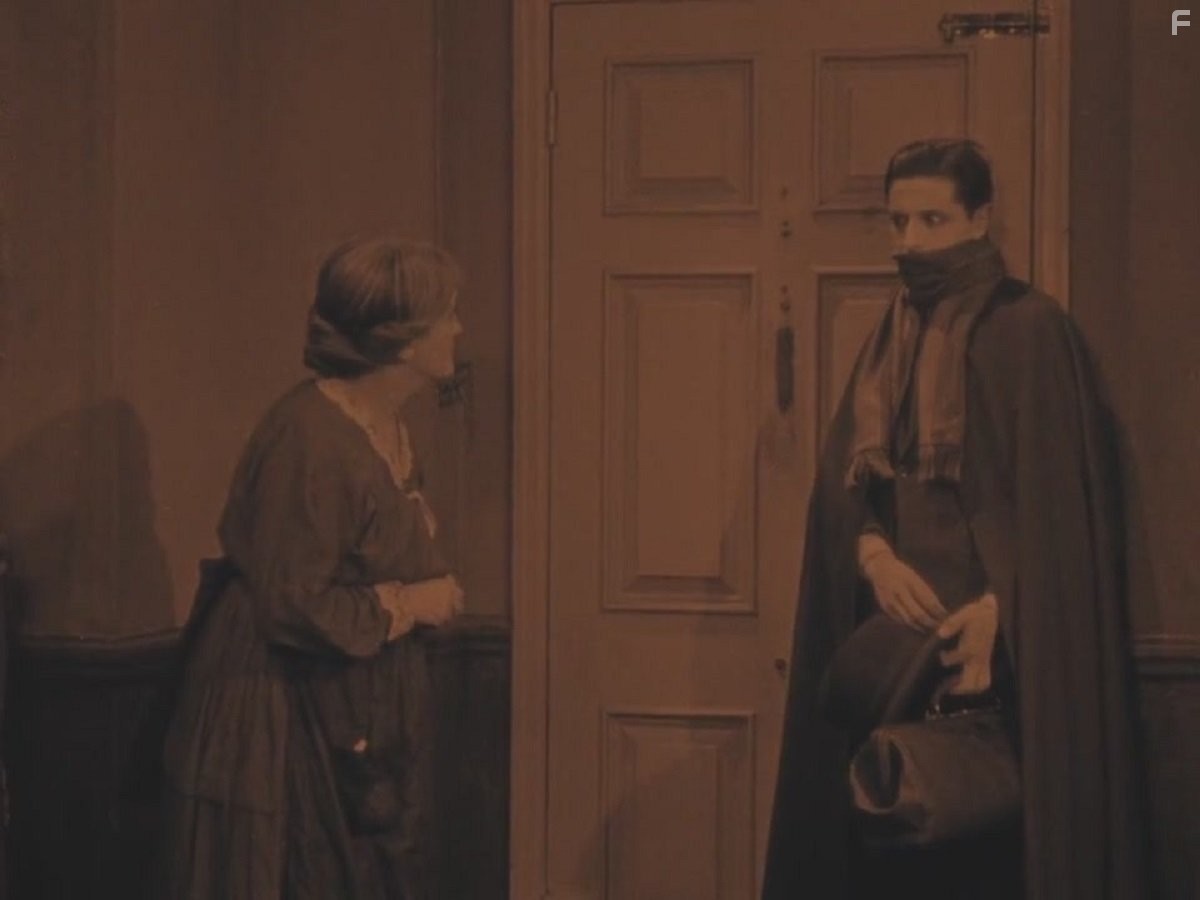 Marie Ault and Ivor Novello in Жилец (1927)