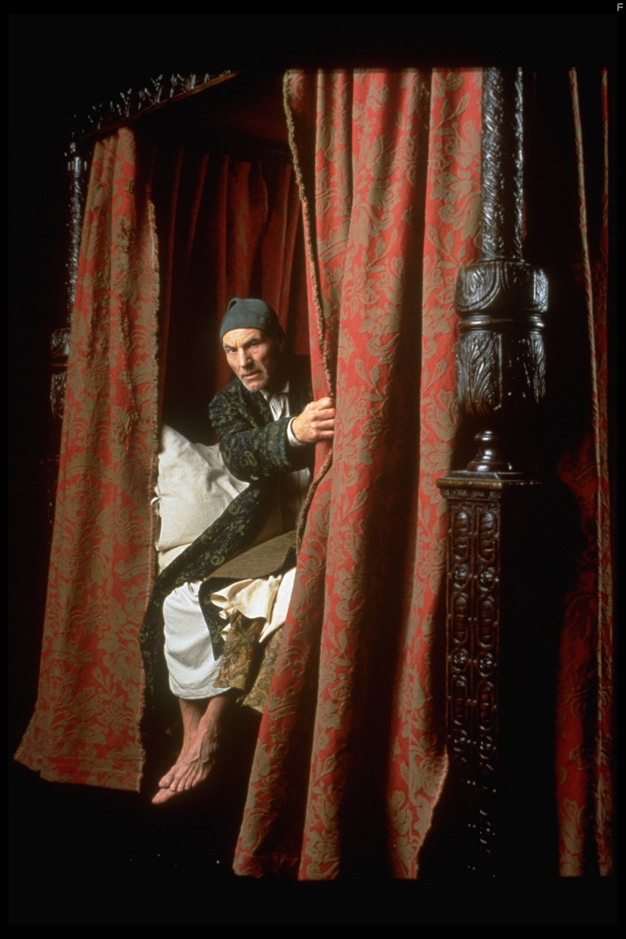 Patrick Stewart in Духи Рождества (1999)