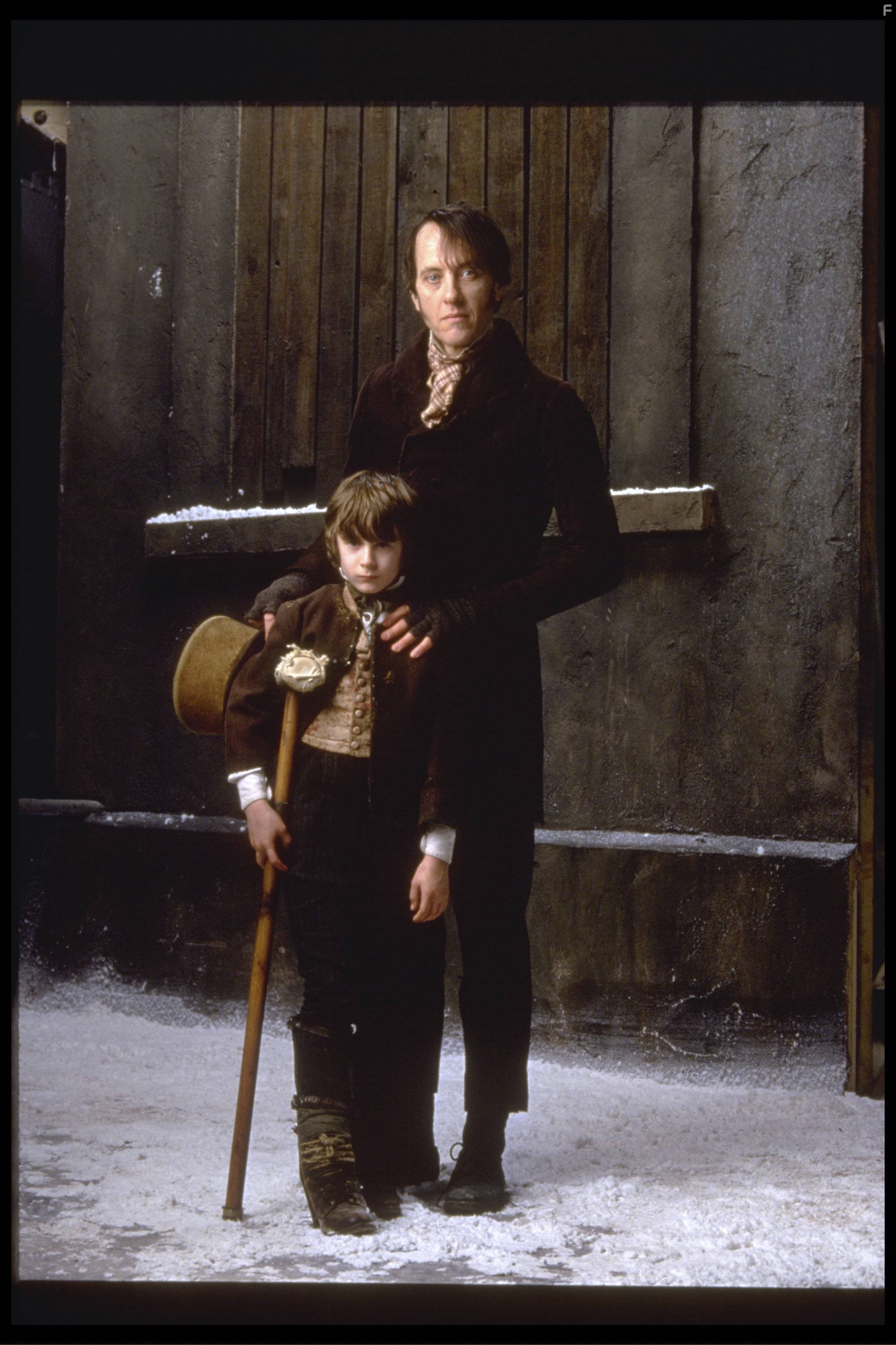 Richard E. Grant and Ben Tibber in Духи Рождества (1999)