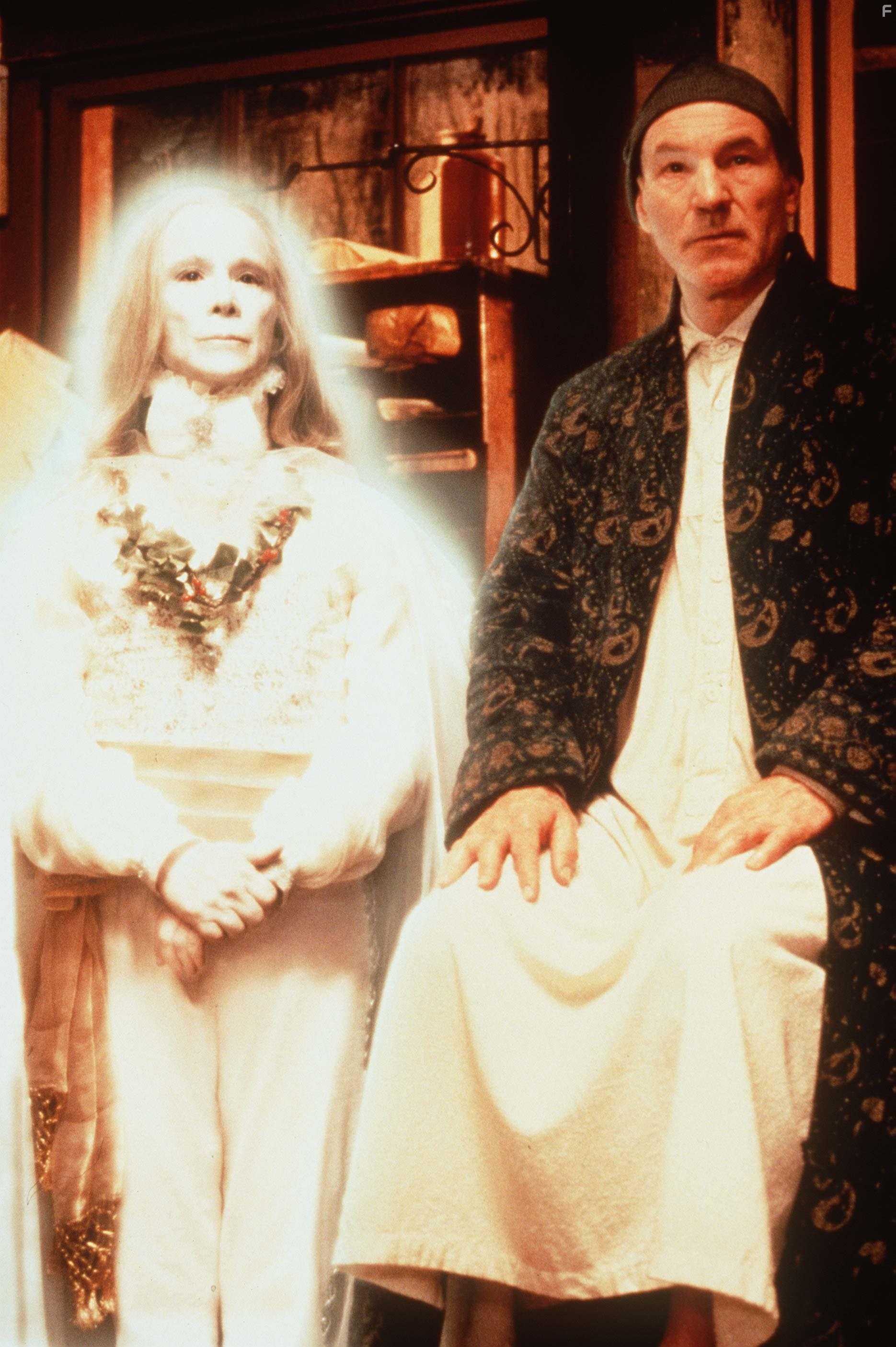 Joel Grey and Patrick Stewart in Духи Рождества (1999)