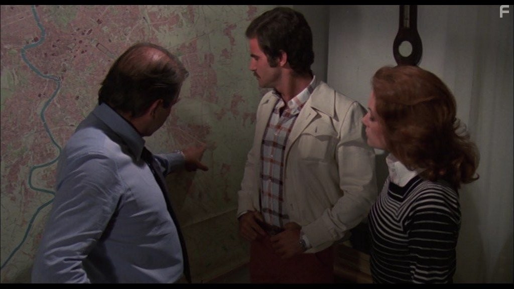 Antonio Sabato, Luciana Paluzzi, and Enrico Maria Salerno in ...a tutte le auto della polizia... (1975)