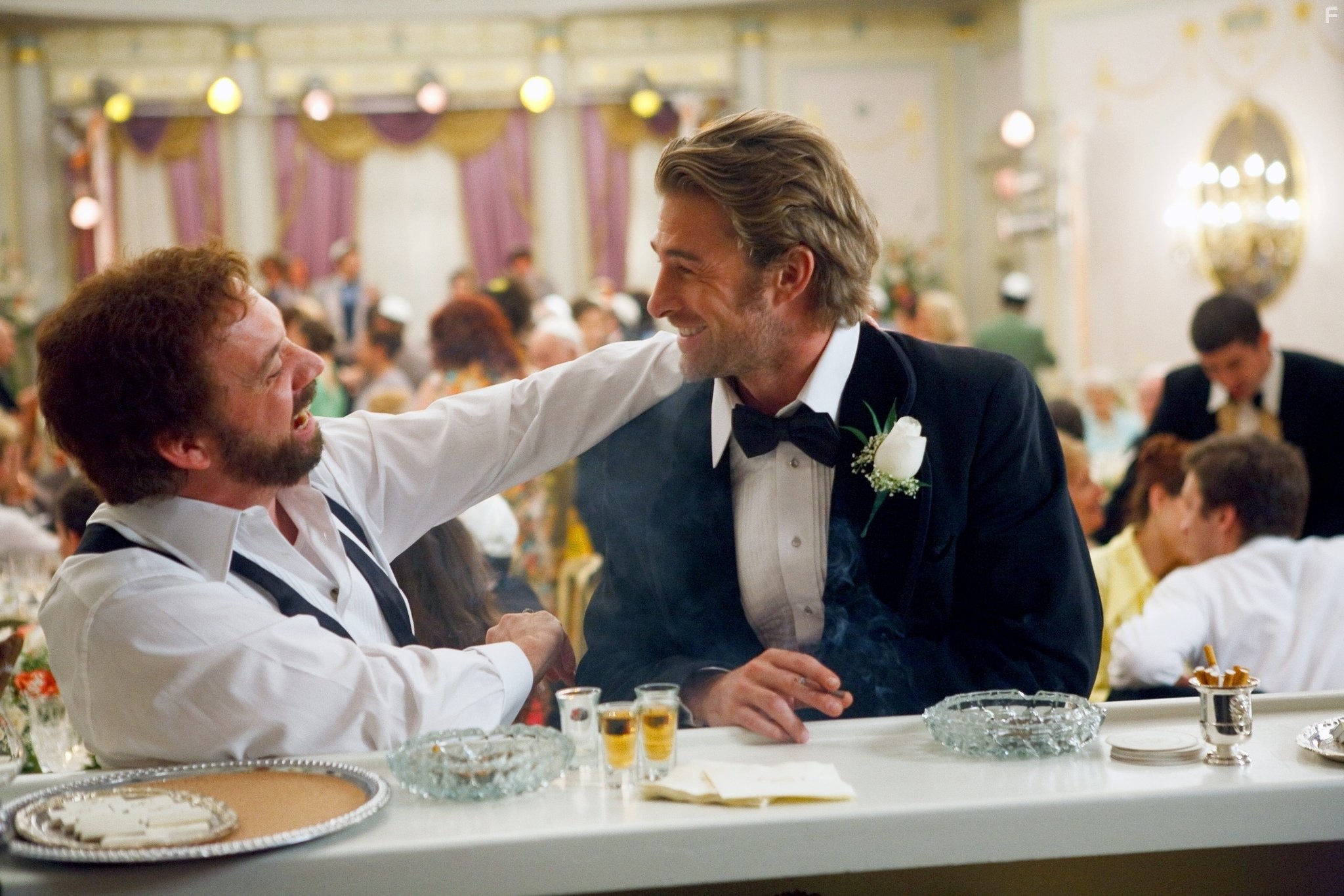 Scott Speedman and Paul Giamatti in По версии Барни (2010)