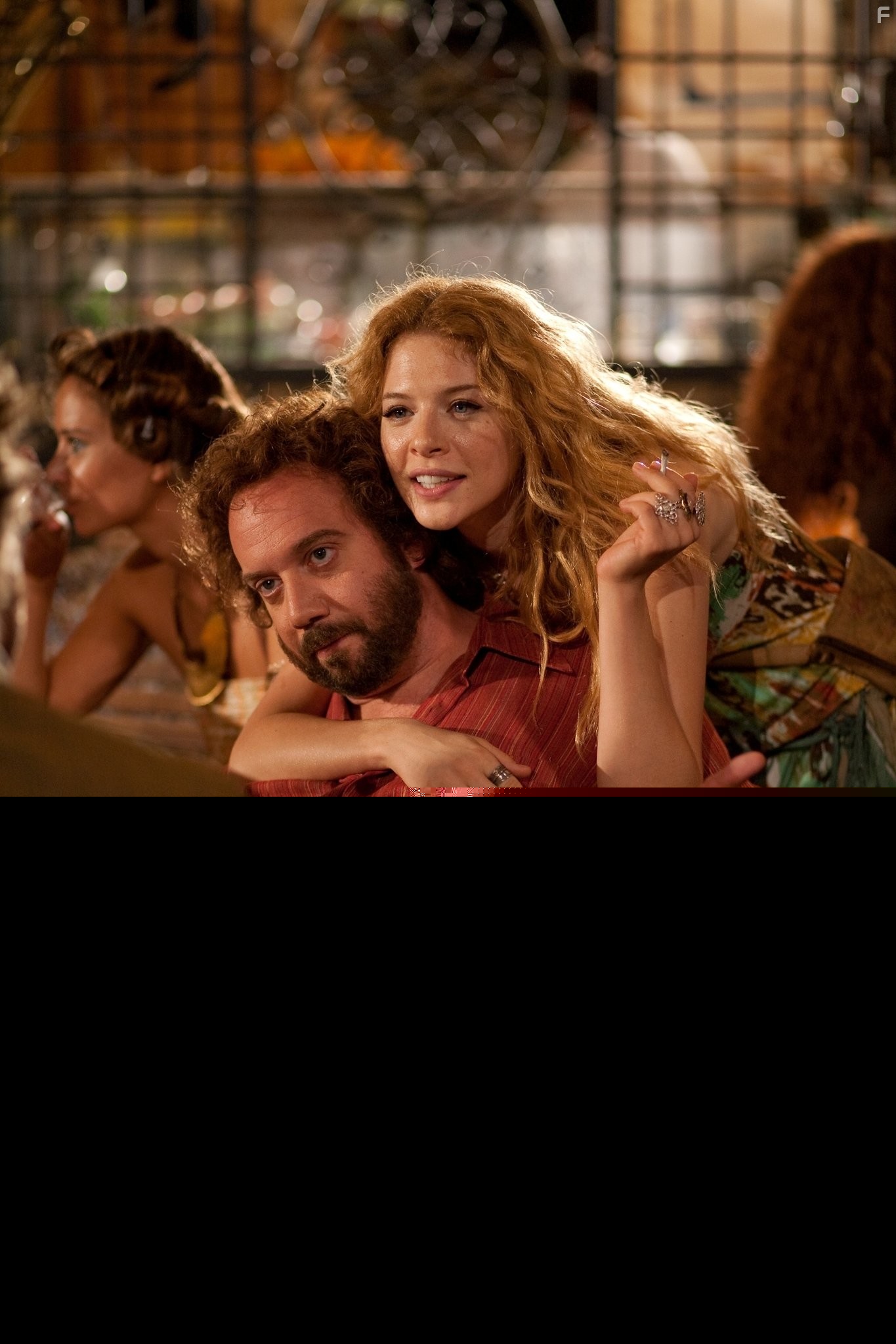 Paul Giamatti and Rachelle Lefevre in По версии Барни (2010)