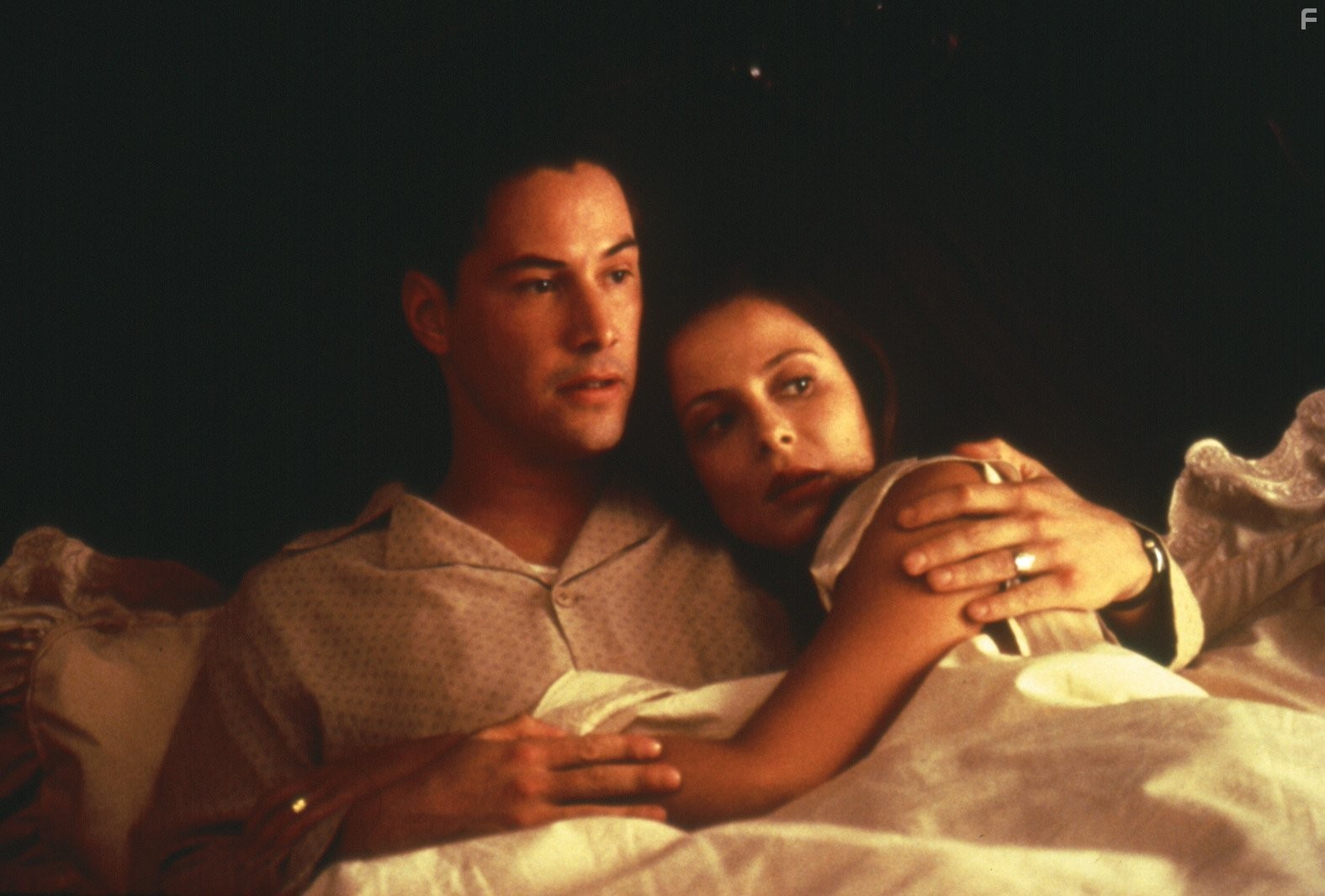 Keanu Reeves and Aitana S?nchez-Gij?n in Прогулка в облаках (1995)